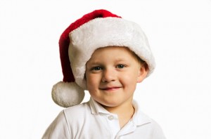 Enfant avec tuque de père Noël