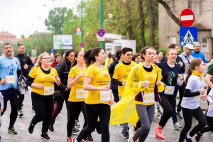 Des gens participent à une course bénéfice